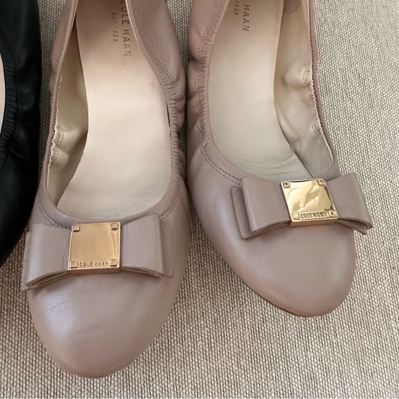 TWO PAIRS Cole Haan Black and Cream Ballet Flats bow size 8 - Picture 3 of 6